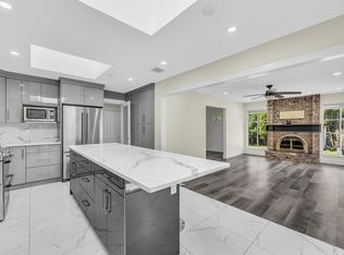 1988 140th St, Surrey, BC V4A4H3