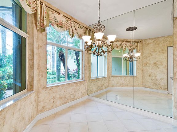 5th image of 107 Palm Bay Dr APT B