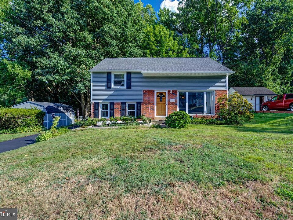 1st image of 430 Garden Ln