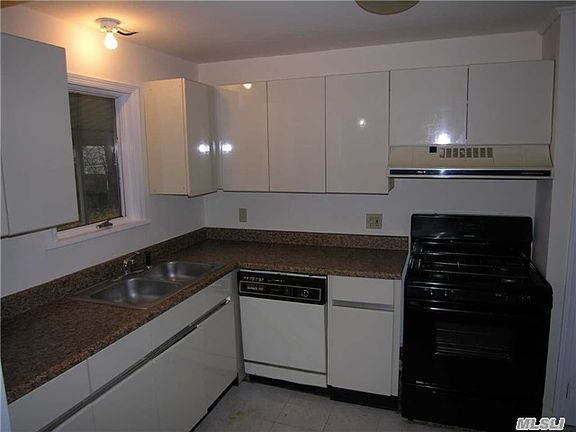 4th image of 245 Jackson Ave