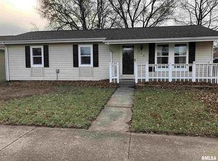 906 Truman Dr, Pekin, IL 61554