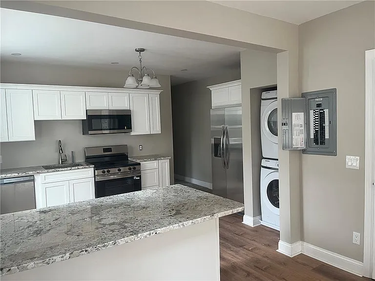 139 S Main St — Photo 5