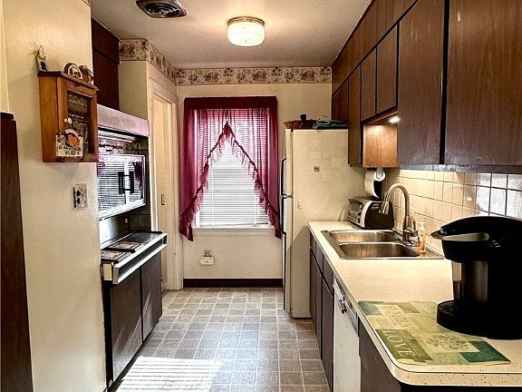 2nd image of 26421 Zeman Ave