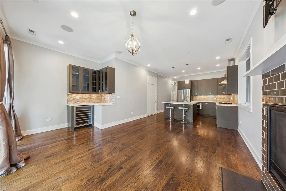 2 bed, 1250 sqft, $4,000 — Photo 2