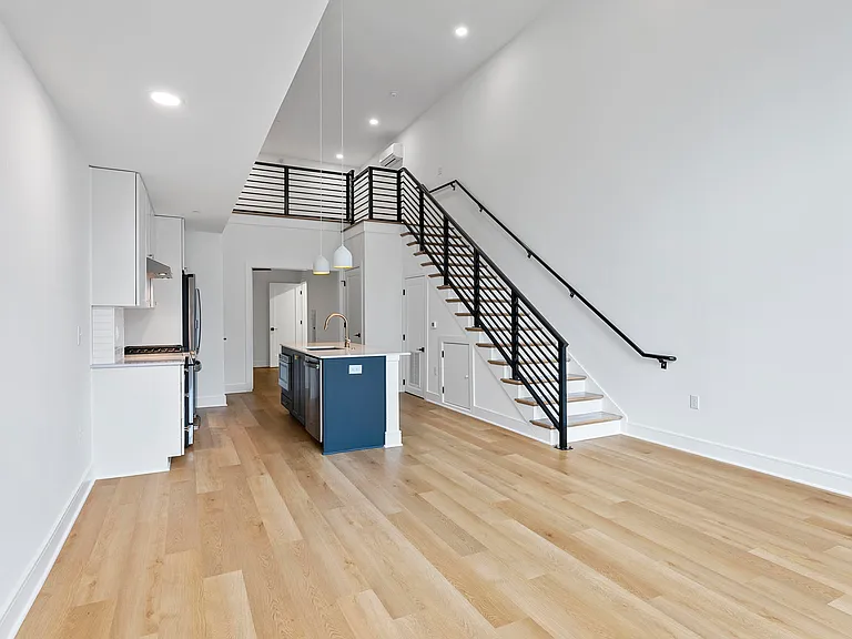 615 Daniels St #111 — Photo 3