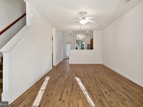 5th image of 115 Sandridge Ct #62