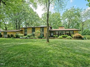 885 Meadow Ln, Niskayuna, NY 12309