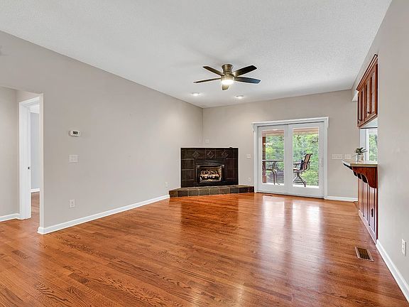 5th image of 1870 Gray Oaks Dr.