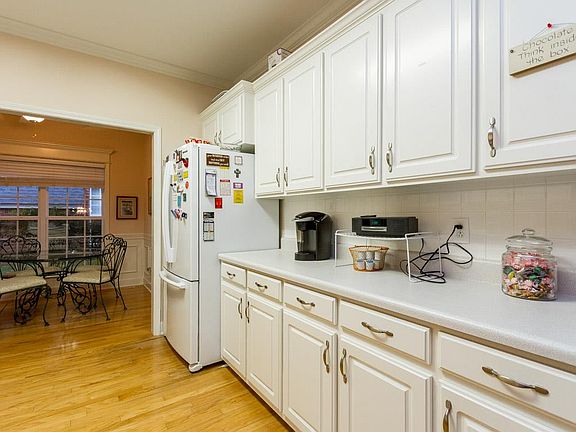 4th image of 2727 Waywood Dr
