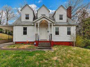 321 Surrey Rd, Knoxville, TN 37915