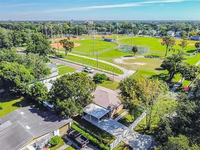 Drone image - 2002 N Saint Vincent St