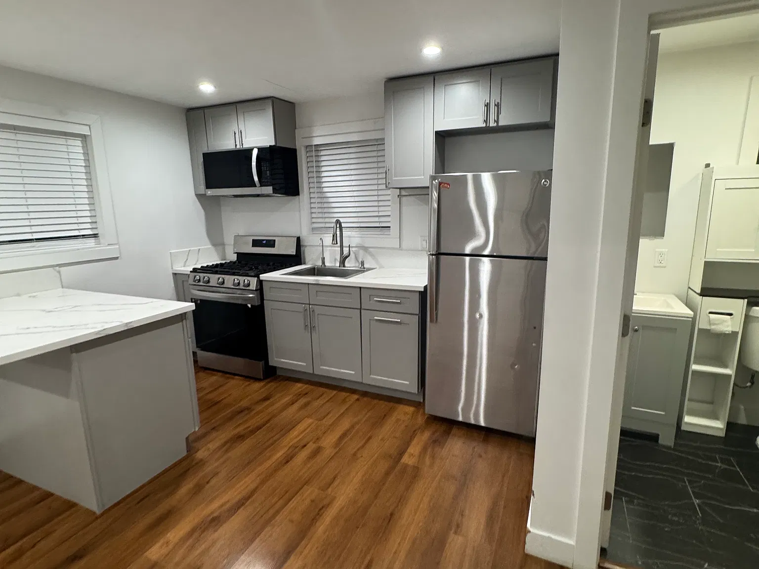 1 bed, 400 sqft, $1,900 — Photo 3