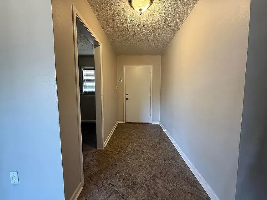 3 bed, 1783 sqft, $1,900 — Photo 2