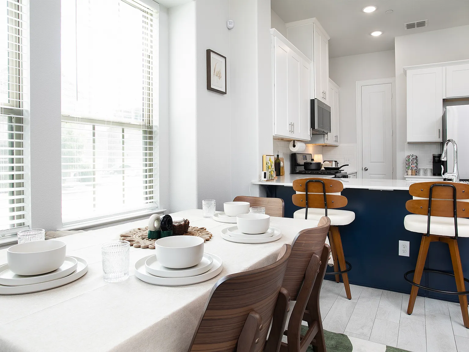 3 bed, 2.5 bath, 1730 sqft, $3,200 — Photo 4