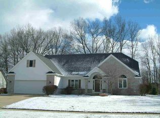 9126 Legacy Ct, Temperance, MI 48182