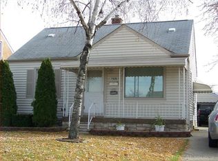23020 Harmon St, Saint Clair Shores, MI 48080