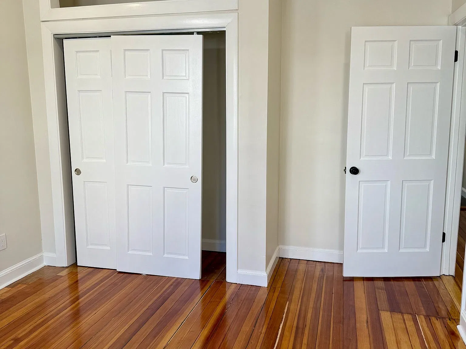 3 bed, 1100 sqft, $3,500 — Photo 2