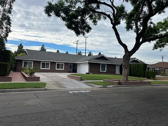 413 S Colt St