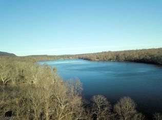 908 Fairview Lake Ln W, Newton, NJ 07860