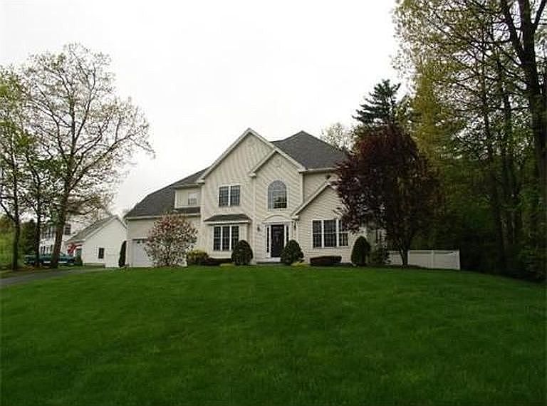 1st image of 10 Greenfield Dr