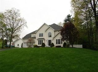10 Greenfield Dr, Plaistow, NH 03865