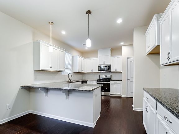 Photo representation of Harper plan. Colors, finishes and options will vary.