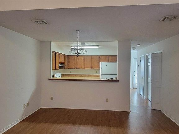 2nd image of 400 Brentwood Blvd #38