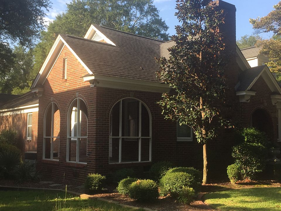 Beautiful yard/Lawn Maint included