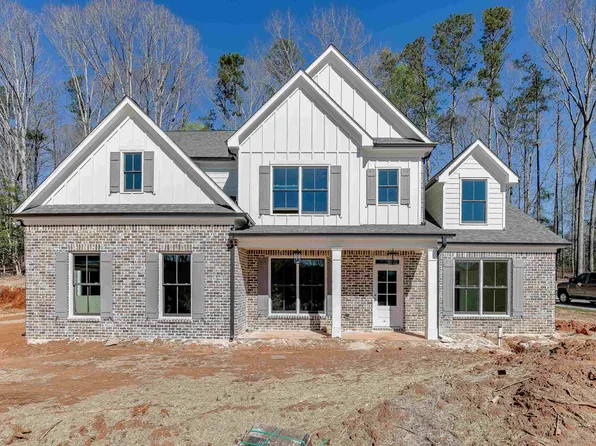1090 Riverhill Dr, Bishop, GA 30621