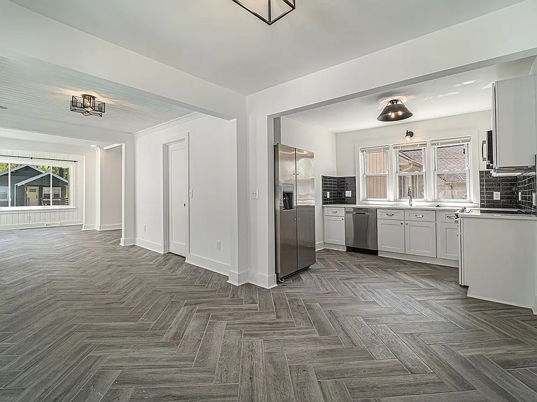 575 E Drayton St — Photo 7