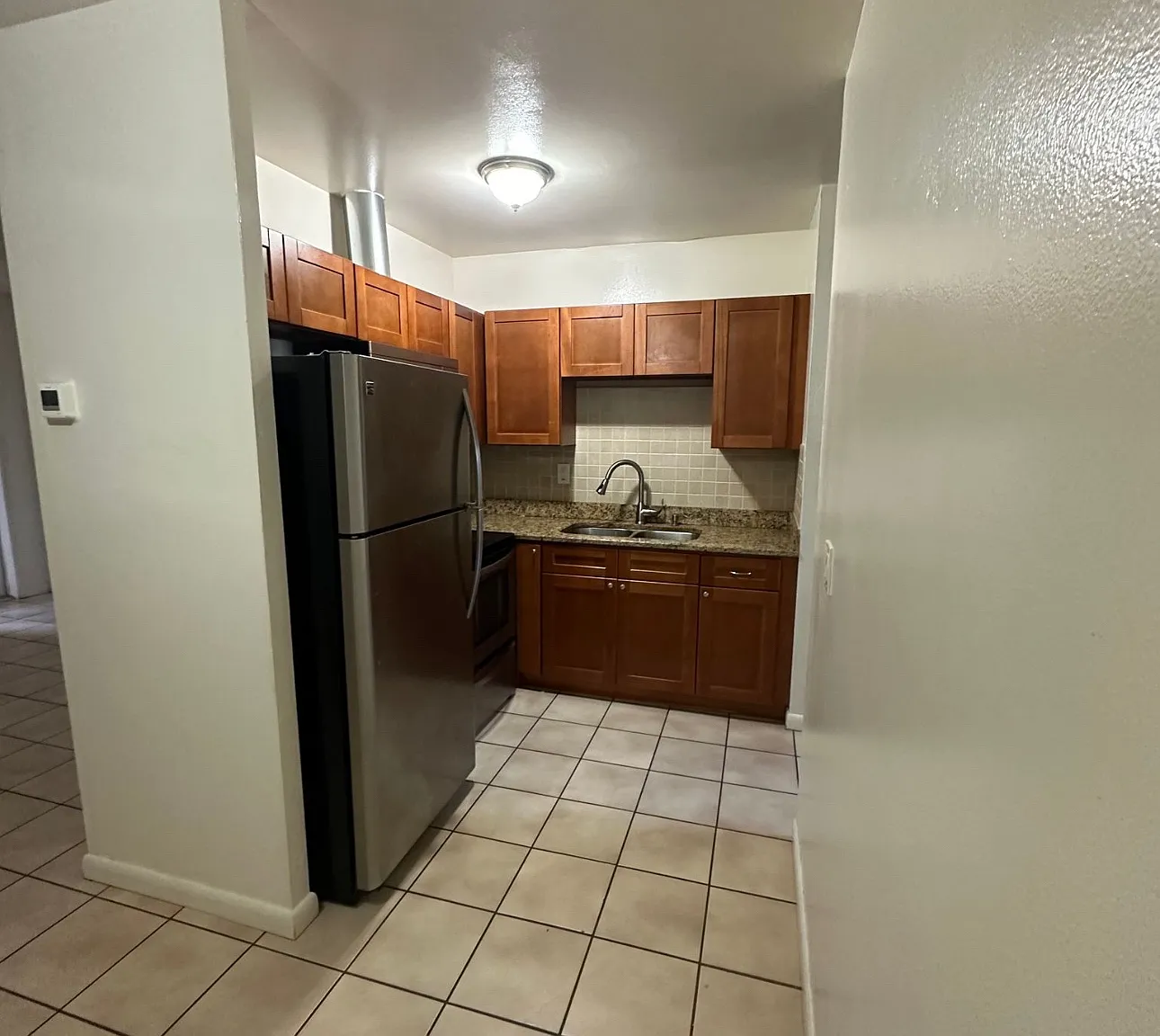1 bed, 900 sqft, $1,200 — Photo 3
