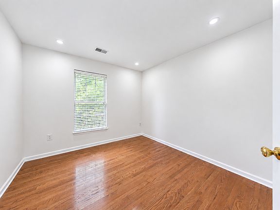 4th image of 9507 Tulip Tree Dr