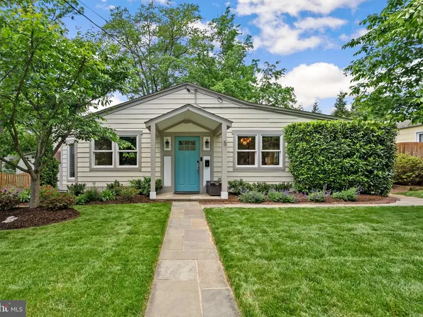 5 Webb Rd, Cabin John, MD 20818