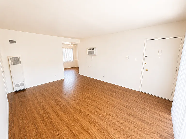 10250 W Camarillo St — Photo 2