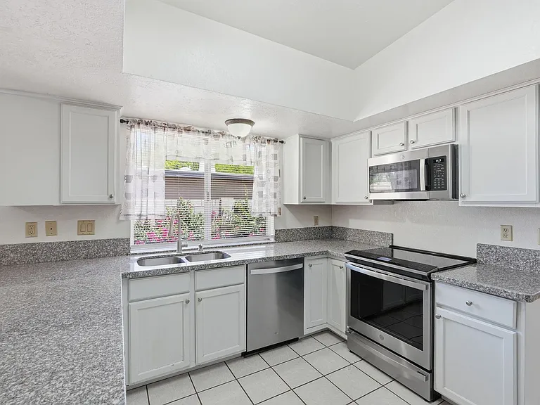 2920 N La Chiquita Ave — Photo 12
