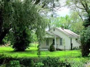 203 9th St, Carmi, IL 62821