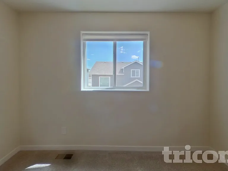 10943 Zealand Dr — Photo 9