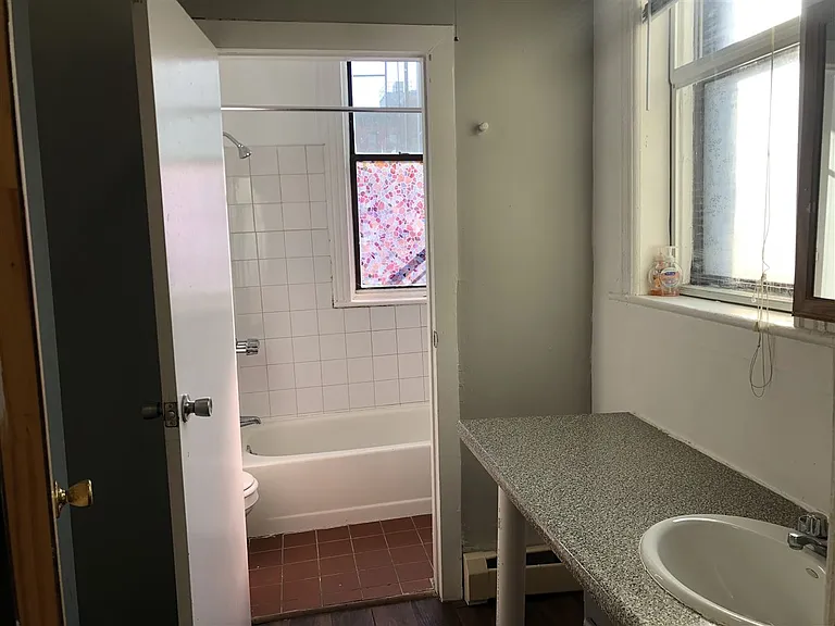 319 8th St #1R — Photo 10