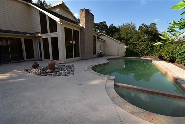 1st image of 807 Daria Dr