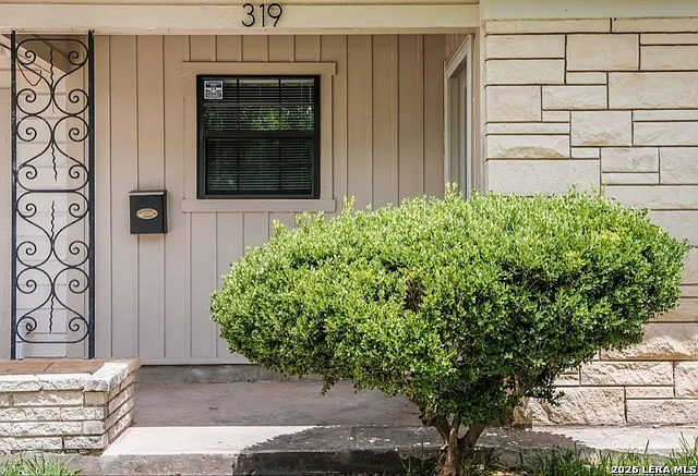 3 bed, 1.0 bath, 1276 sqft, $1,495 — Photo 2
