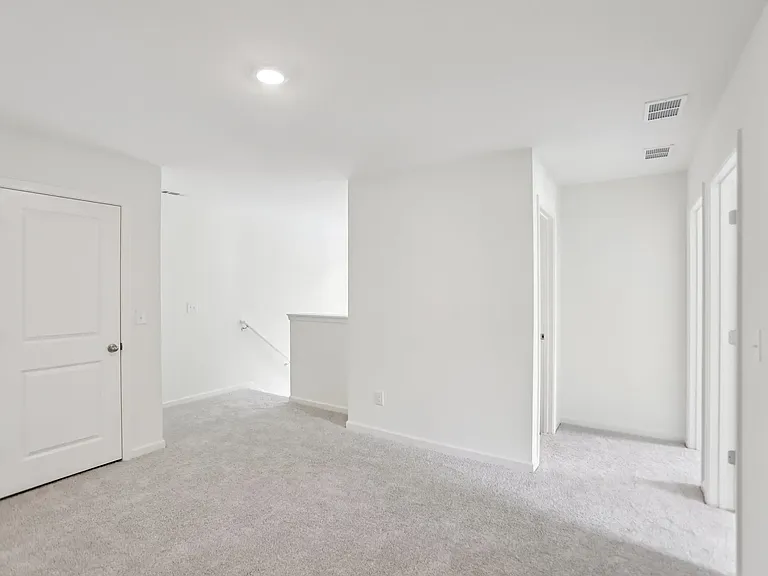 27 Crescent Blvd — Photo 13