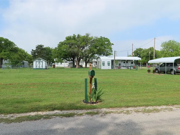 504 S Grand St, Montague, TX 76251