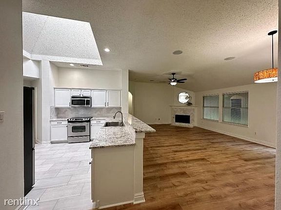 3rd image of 1710R Redwood Dr
