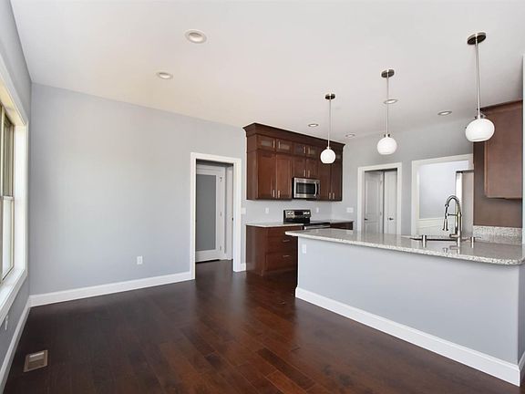 3rd image of 109 Tuscany Way