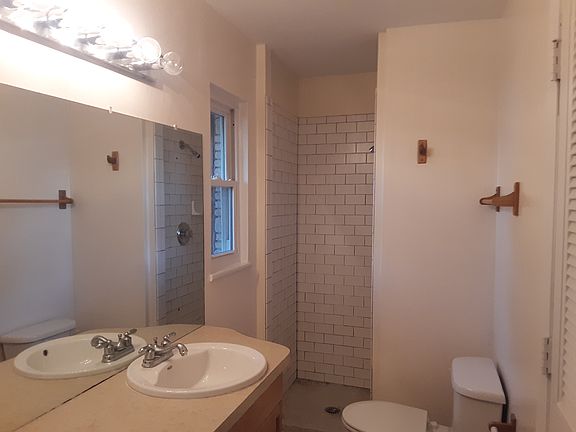 5th image of 20 Greeneview Dr