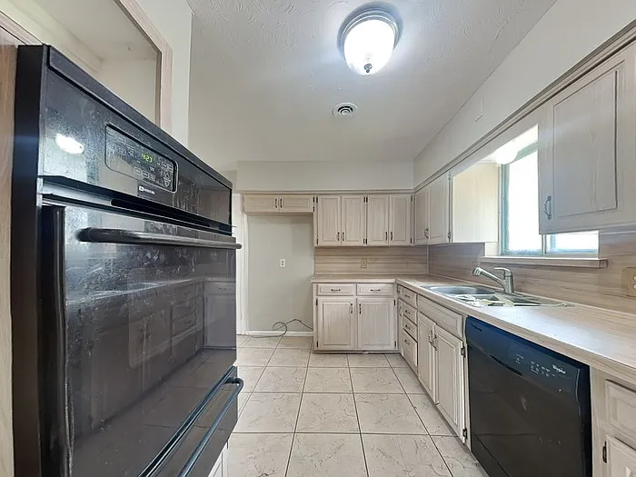 5705 Trailwood Dr — Photo 8