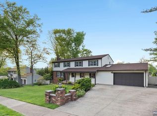 23 Darlington Dr, Wayne, NJ 07470