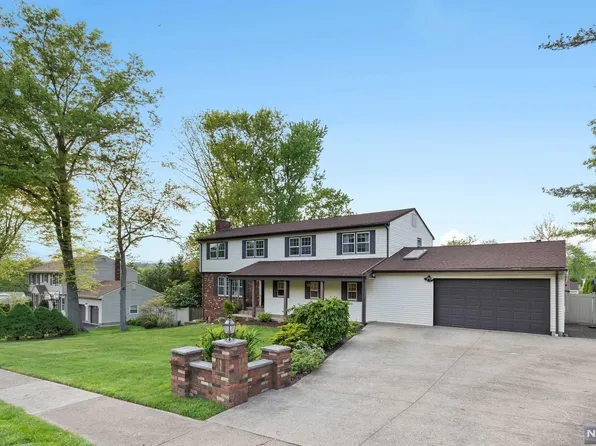 23 Darlington Dr, Wayne, NJ 07470