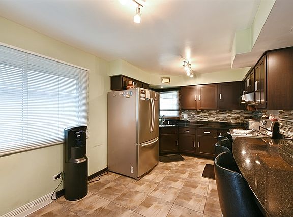 3rd image of 1913 Schrage Ave