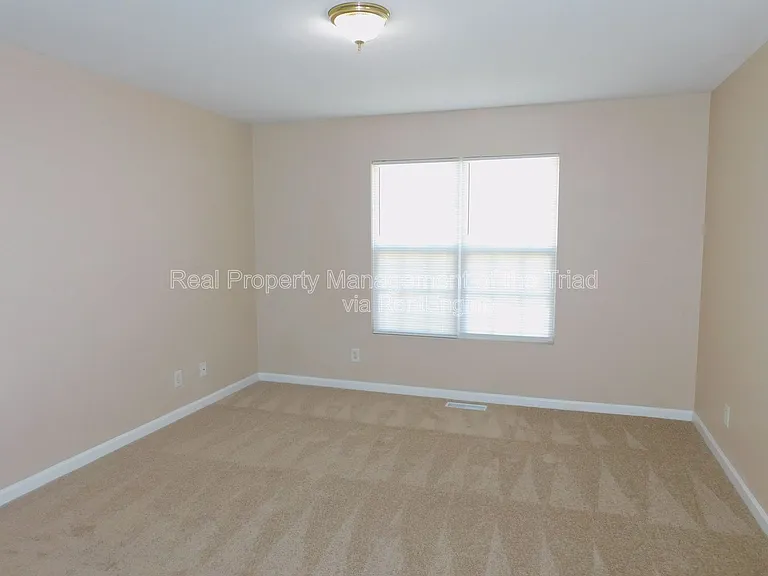 909 Beaumont Ave — Photo 8